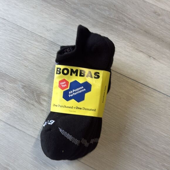BOMBAS
Adult Bombas All Purpose Performance Ankle Sock 3 Pk black size large nwt - Picture 2 of 3